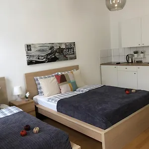 New, Bright Near The Metro! Отель
