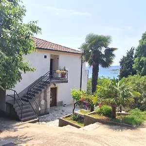 https://apartments-miklic.primorje-gorskikotar.com